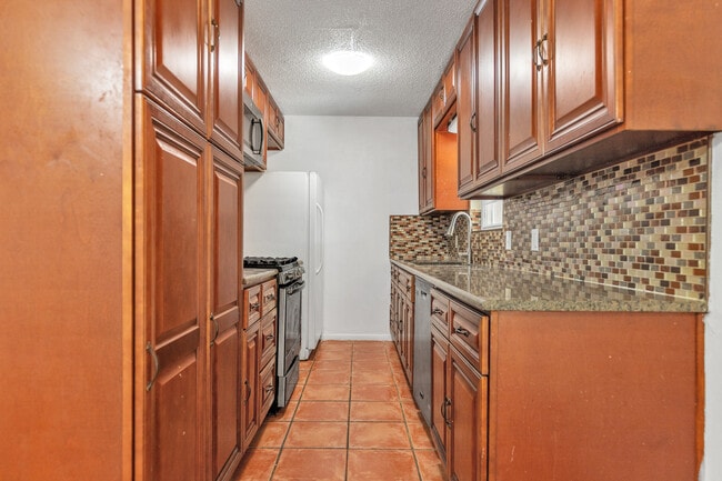 Building Photo - 5935 Highfield St