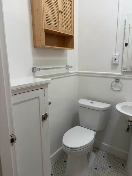 Building Photo - 1025 Powell St