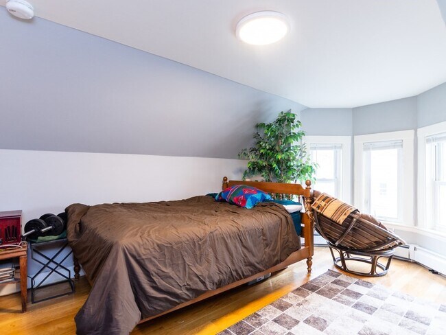 Building Photo - 20 Prescott St