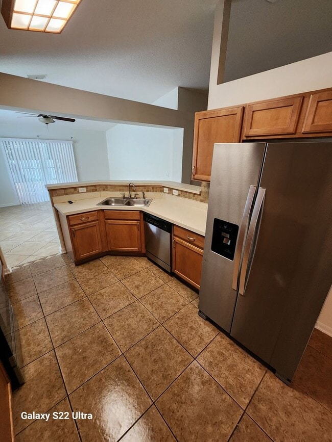 Building Photo - 4 bedroom 2 bath