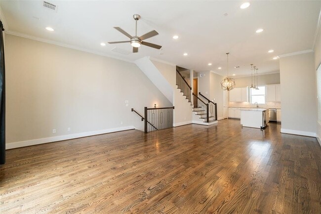 Building Photo - 5815 E Post Oak Ln