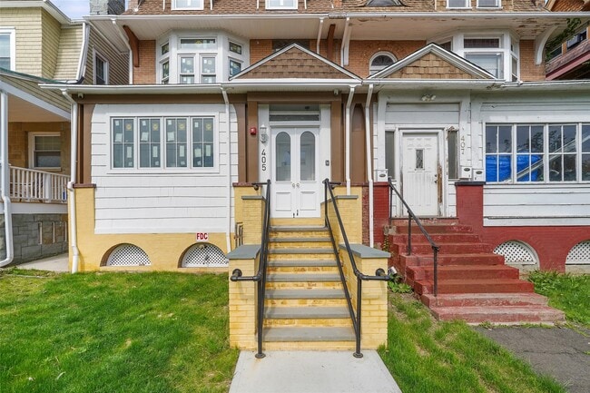 Primary Photo - 405 Grand St