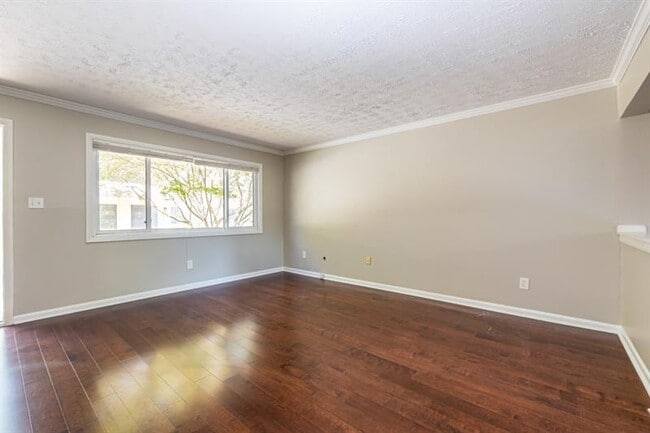 Building Photo - 120 Biscayne Dr NW