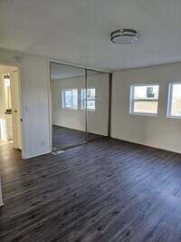 Building Photo - V270