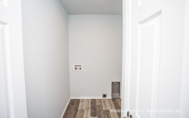 Building Photo - 1302 N Dover Ave