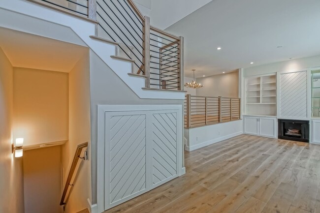Building Photo - 14 Aries Ct