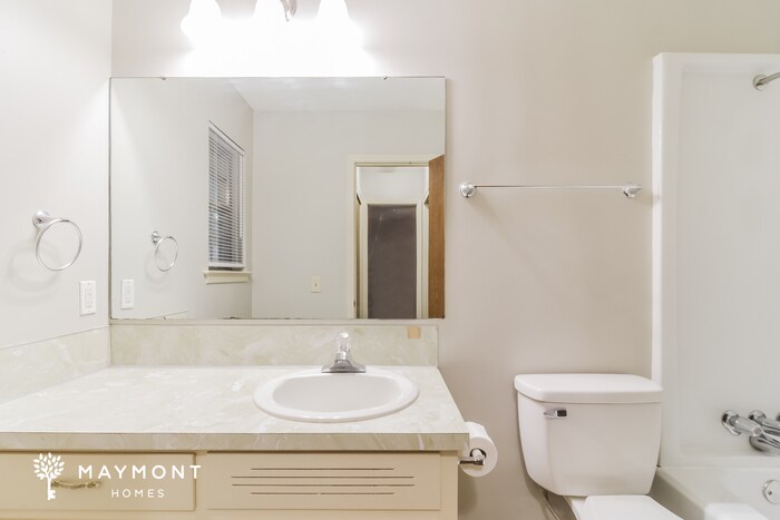 Building Photo - 721 Ledyard Pl