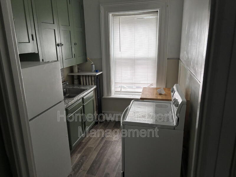 Building Photo - 319 E Sunbury St