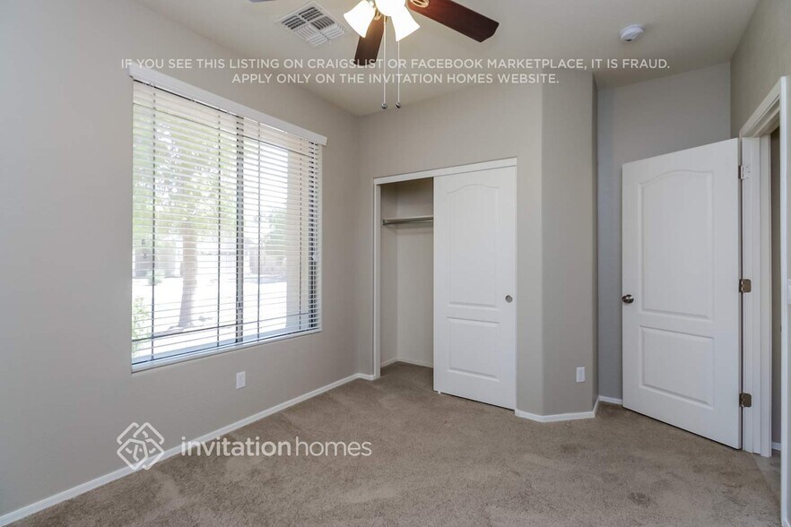 Building Photo - 155 E Canary Ct