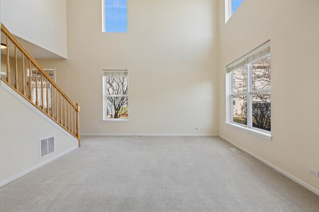 Building Photo - 2326 Sunshine Ln