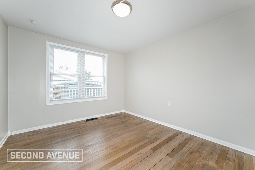 Building Photo - 1886 Anderson Ave