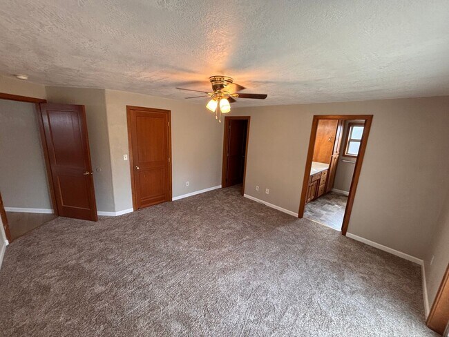 Building Photo - 3052 Gary Dr
