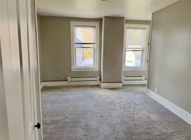 Building Photo - 35 Main St