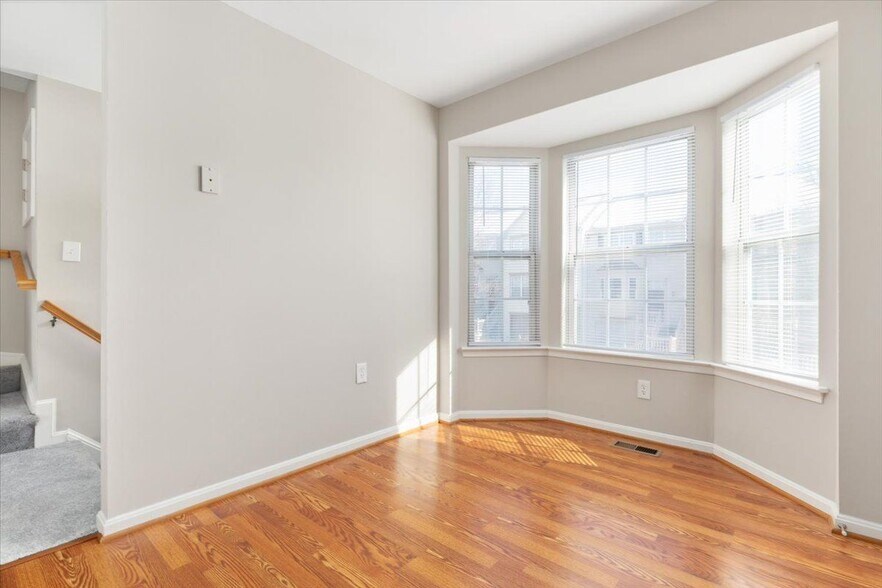 Building Photo - 113 Frazer Dr