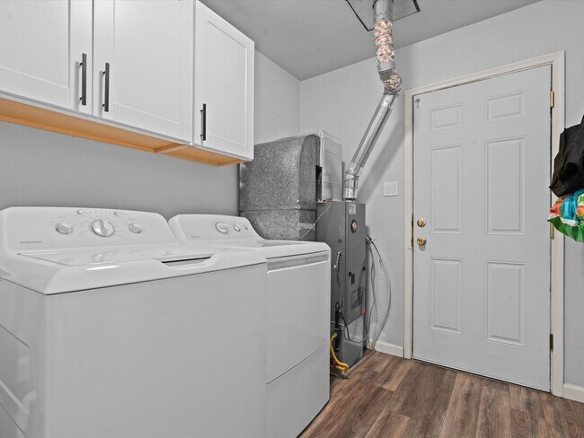 Building Photo - Single Level, Brick duplex