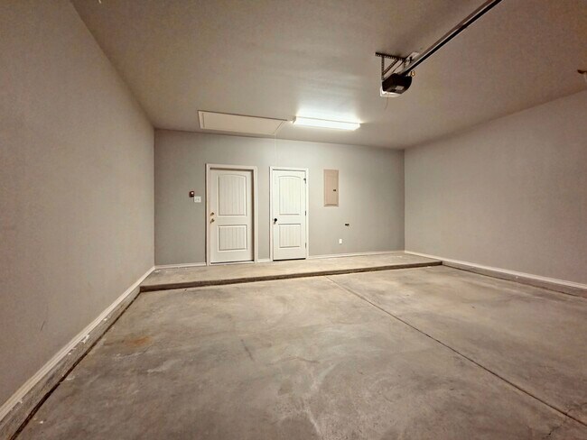 Building Photo - 1109 Preston Trails