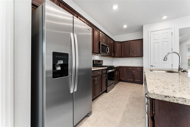 Building Photo - 7552 SW 56th Pl