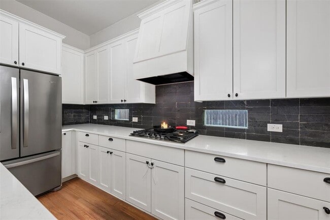 Building Photo - 408 W 16th St