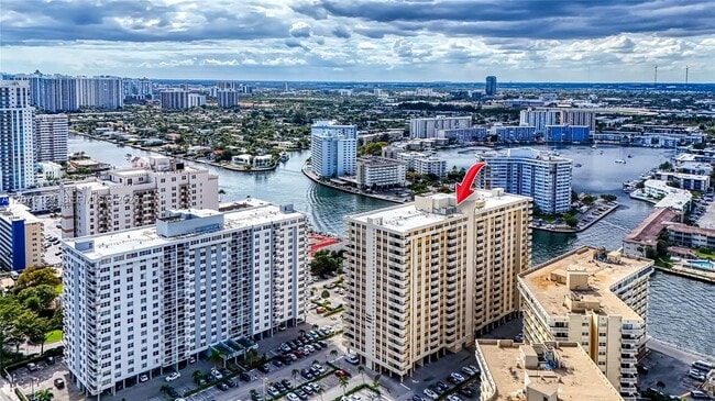 Building Photo - 1833 S Ocean Dr