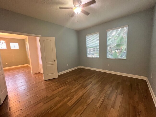 Building Photo - 4/3/2 HOME IN EDINA GARDEN OF EDEN