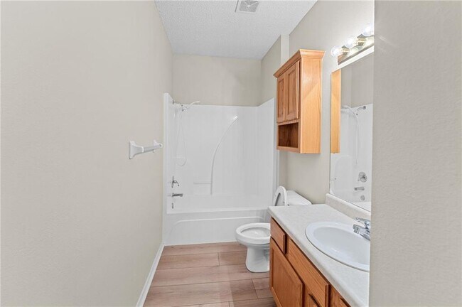 Building Photo - 1552 S Tally Ho Dr