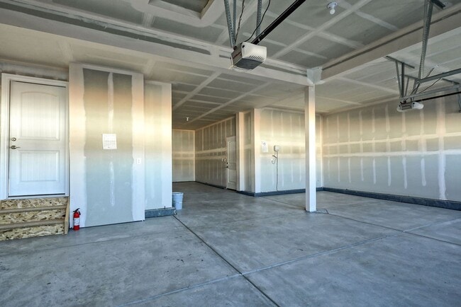 Building Photo - 3 Bedroom 2 1/2 Bath in Northwest Loveland