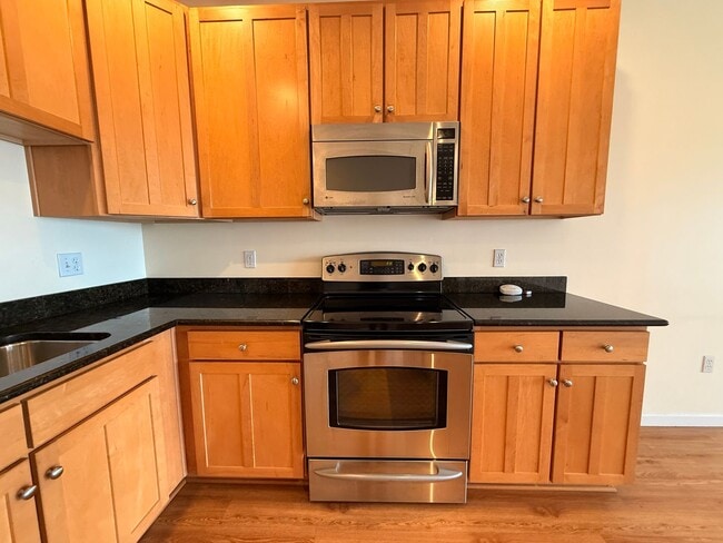 Building Photo - Elevated Urban Living & Comfort in the Heart of Denver