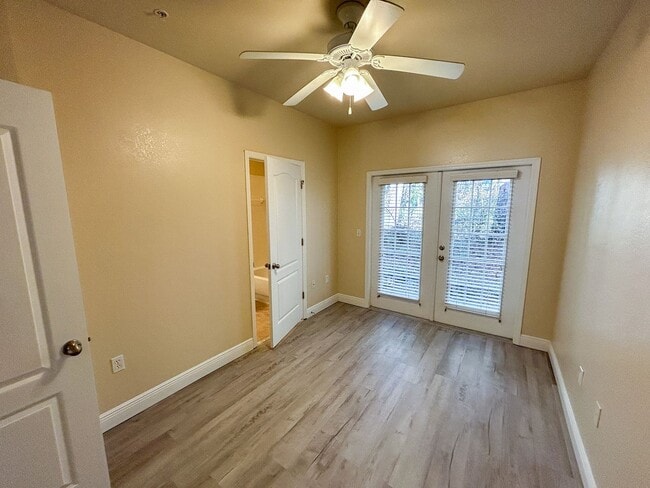 Building Photo - Chase Hollow #64