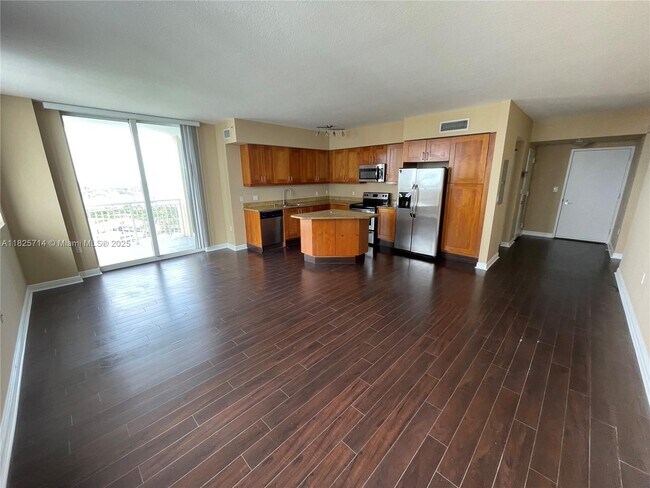 Building Photo - 1755 E Hallandale Beach Blvd