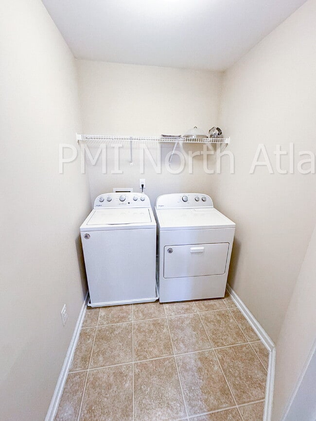 Building Photo - 4140 Madison Bridge Dr