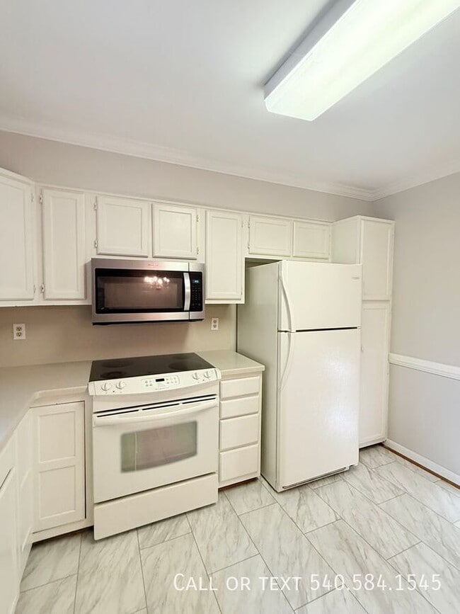 Building Photo - 307 Windward Dr SW