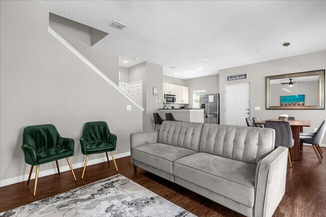 Building Photo - 5350 Diplomat Ct