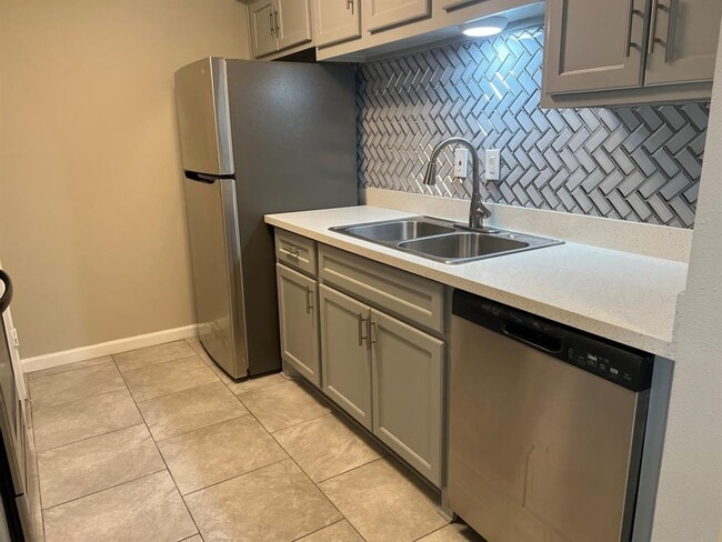 Building Photo - 5550 N Braeswood Blvd