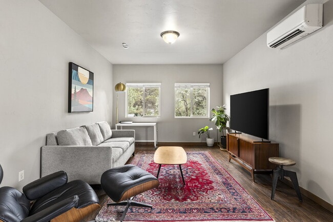 Building Photo - Beautiful 1-Bedroom ADU in Wood River Village – Walk to the River & Old Mill