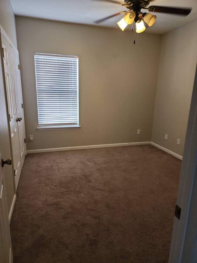 Building Photo - 2472 Lantana Ln
