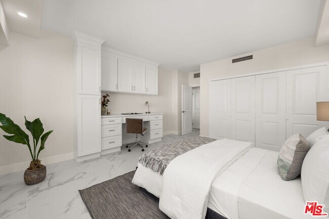 Building Photo - 10450 Wilshire Blvd