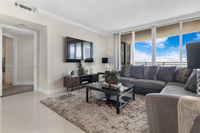 Building Photo - 848 Brickell Key Dr