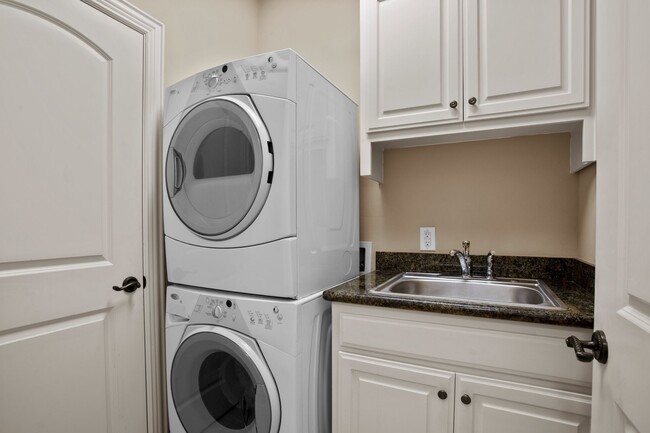 Building Photo - Luxury Highland Park Condo