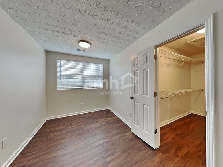 Building Photo - 816 Carlton Pointe Terrace