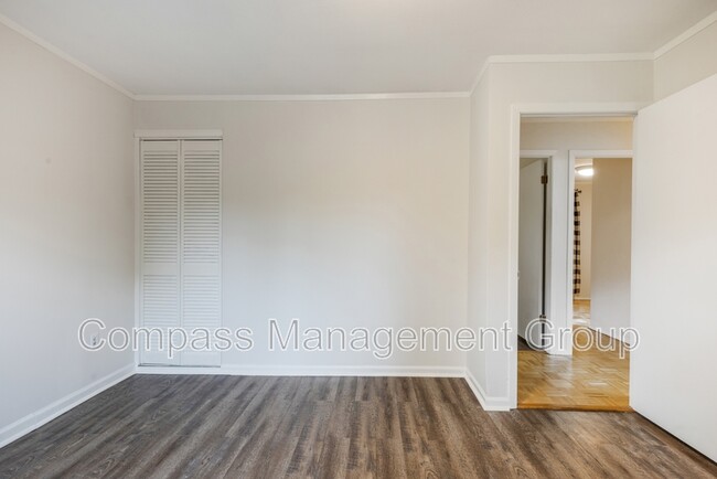 Building Photo - 1125 Timbergrove Dr