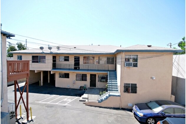 Building Photo - 2420-2424 E 4th St