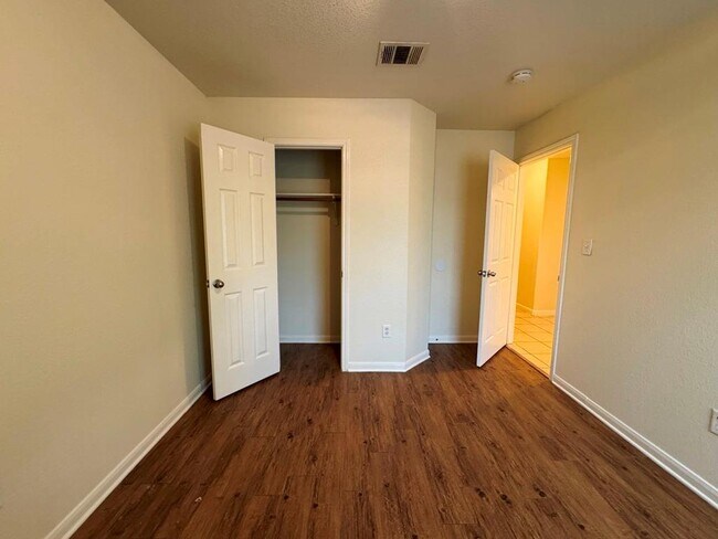 Building Photo - 7309 Ritchie Dr