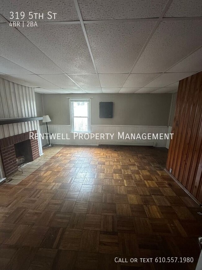 Building Photo - 319 5th St