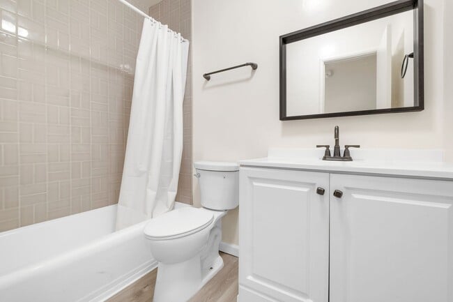 Building Photo - Spacious 1 Bedroom Apartments with Parking - Noho Arts District