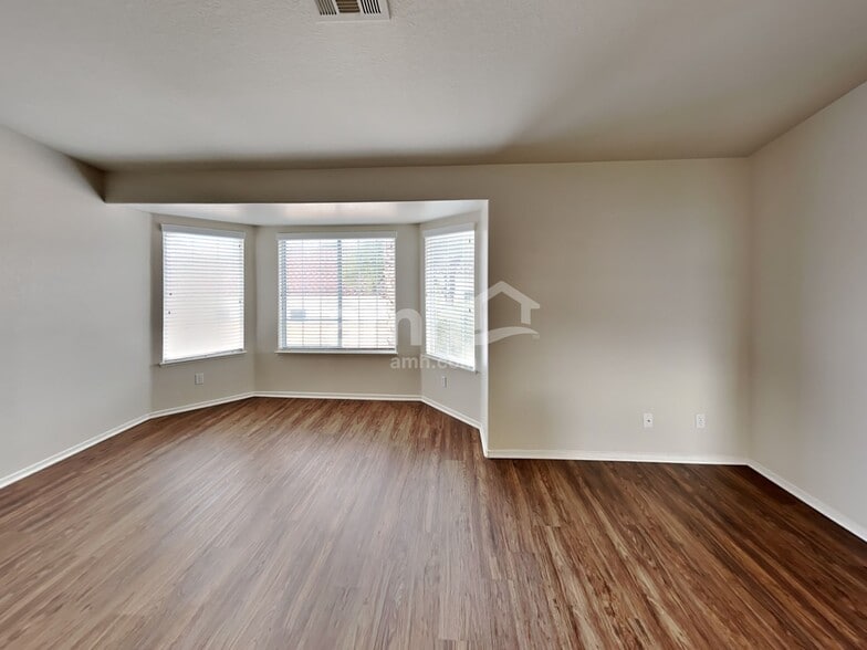 Building Photo - 8188 Sedona Sunrise Dr