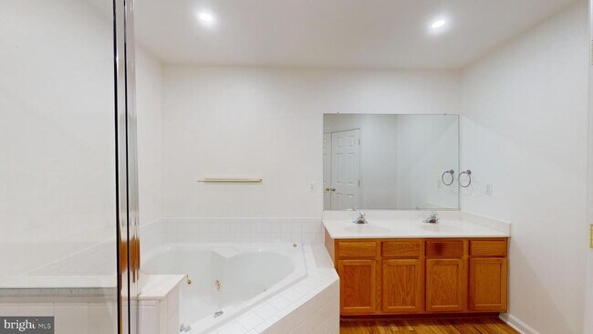 Building Photo - 527 Sparkleberry Terrace NE