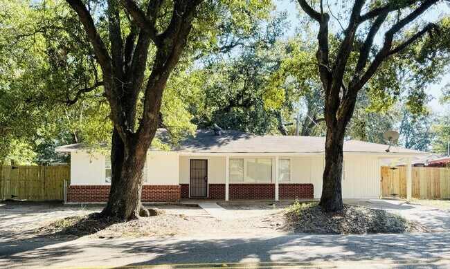 Building Photo - 4216 Fairfields Ave