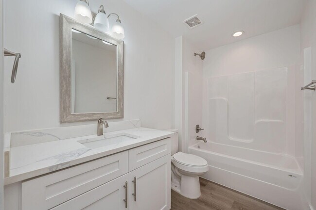 Building Photo - 68 Iris Ln