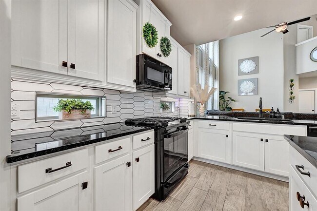Building Photo - 7006 Winterberry Gln Ln