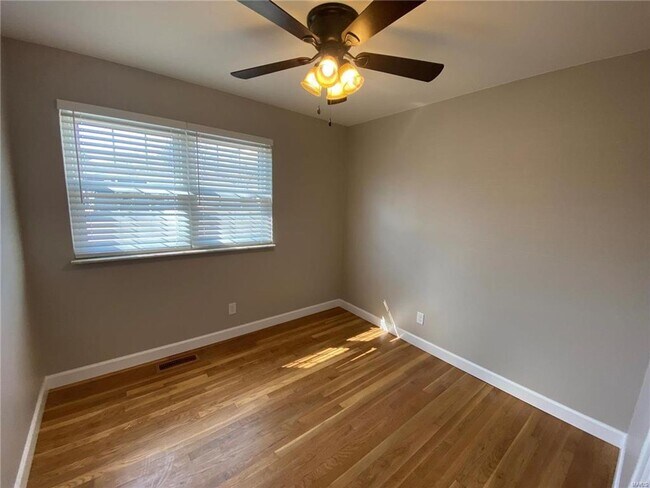 Building Photo - 9511 Antigo Dr